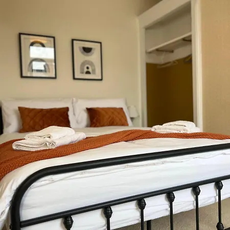 度假居 Cosy 4-bed Near Centre & Free Parking *