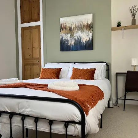 Cosy 4-bed Near Centre & Free Parking 度假居 约克