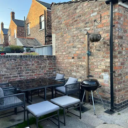 度假居 Cosy 4-bed Near Centre & Free Parking *