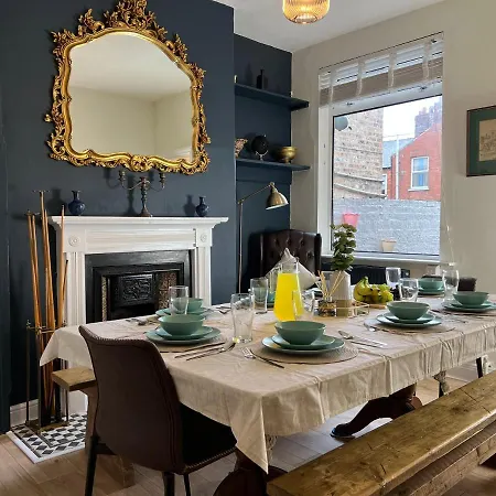Cosy 4-bed Near Centre & Free Parking 度假居 约克