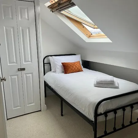 Cosy 4-bed Near Centre & Free Parking * 约克