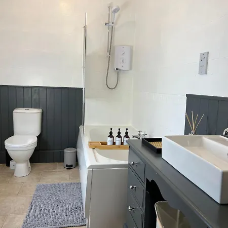 Cosy 4-bed Near Centre & Free Parking 约克